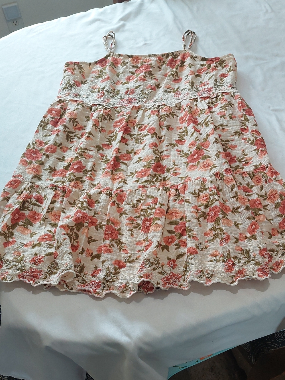 American Eagle Outfitters Floral Tiered Skirt in Cream and Coral.Size Medium